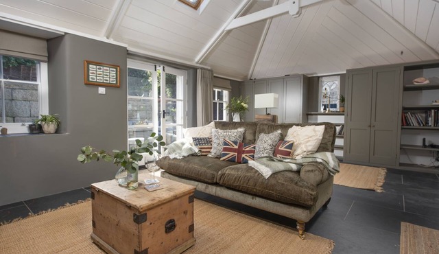 Crab Cottage - a cottage that sleeps 2 guests in 1 bedroom