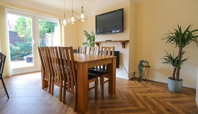 CRABTREE HOUSE 5BR MORETON, WIRRAL, CLOSE TO LIVERPOOL & CHESTER