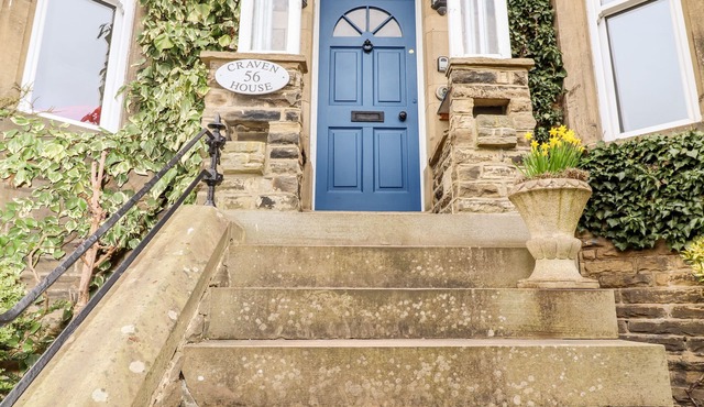 CRAVEN HOUSE, pet friendly, character holiday cottage in Skipton