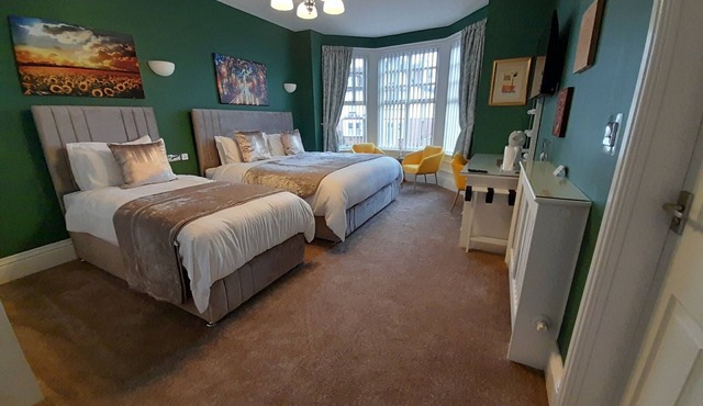 Crescent Lodge Guest House