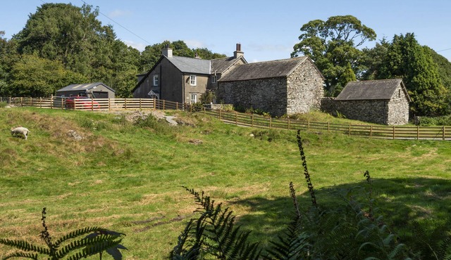 Cringlemire Farm Cottage - 17th century cottage that sleeps 4 guests in 2 bedrooms