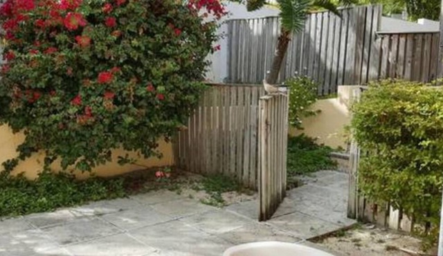 CURB APPEAL + KING SUITE - ACROSS FROM THE BEACH