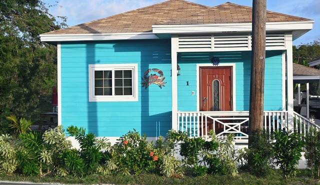 Cute as a Button, AC, Starlink, Wi-Fi, Hot Tub, Near Beaches, Bars & Restaurants