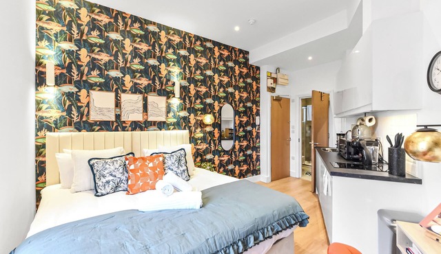 Cute & Compact—Petite Studio with Style!
