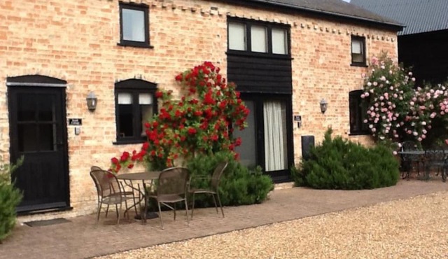 Cute Farm Cottage in quaint, peaceful village
