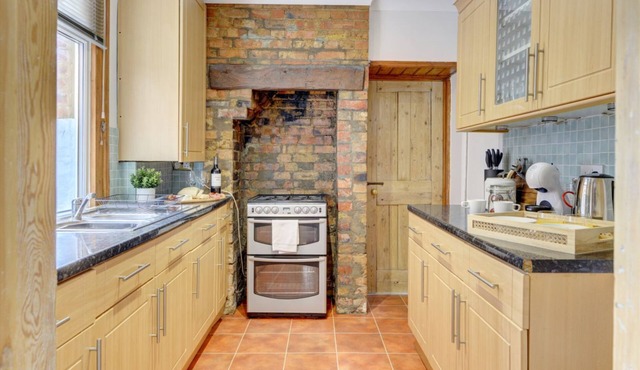 Cute Victorian House with Suntrap Garden | Good Parking eco-Service LET by SILVA