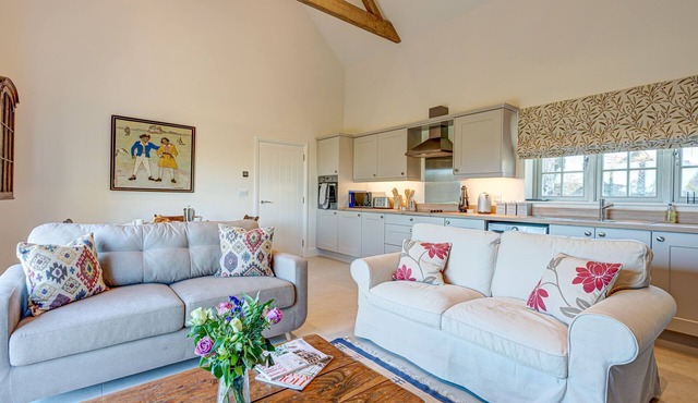 Dairy Lodge | Bladon Holiday Let | 2 Beds & Sleeps 4
