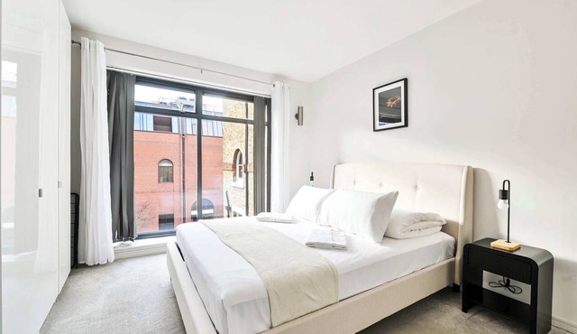 Delightful Tower Bridge Apartment Sleeps 6
