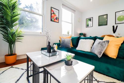 Deluxe Battersea 2-Bed 2 Minutes From Station