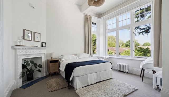 Deluxe Double Room with Bath at River Arts Club Hotel