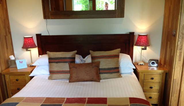 Deluxe Lodge Pheasants Fligth Lodge at The Chilterns View