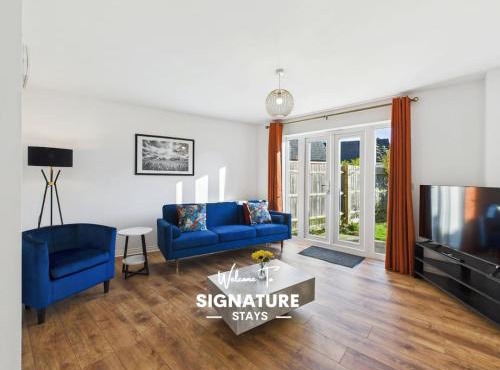 Desert Orchid by Signature Stays - Racecourse - Parking - 5-Bed