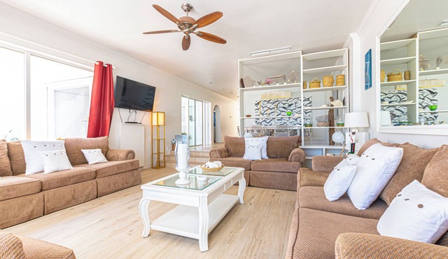 Design Oceanfront Villa - Privat Pool - Gated Community 10 Guests