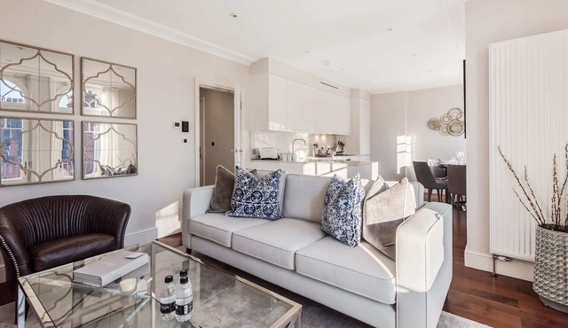 Designer 3 Bed Apartment with Balcony