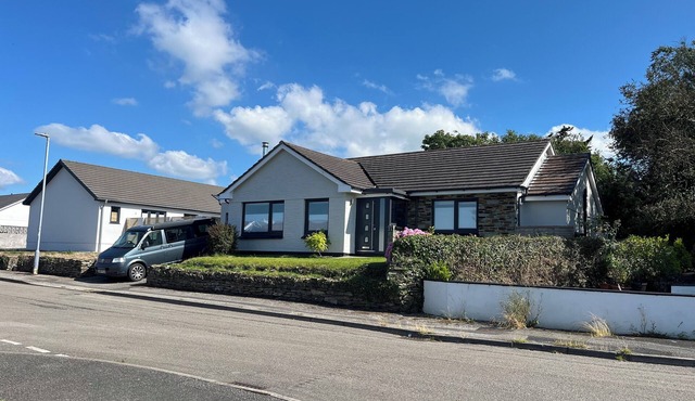 Detached 3 bed 3 bath home 7 mins walk to Padstow Harbour- Pet Friendly Parking