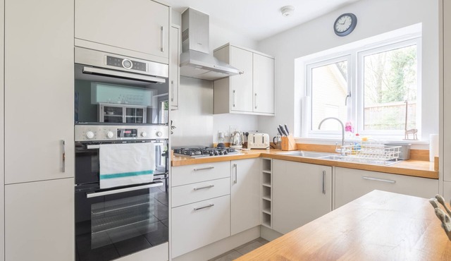 Detached 4-Bed home - Idyllic Village