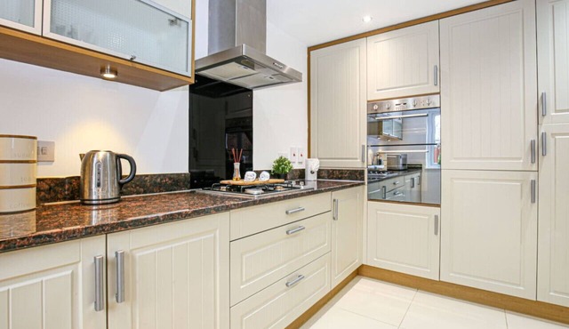 Detached House in Deanshanger, Milton Keynes
