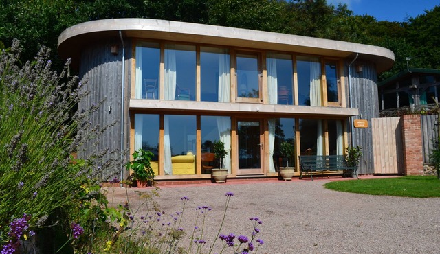 Detacted , Luxury Lodge Within Open Country