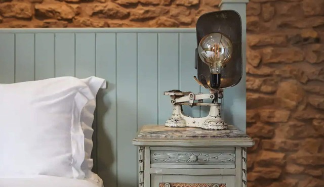 Dog-Friendly 17th-Century Cottage with Private Hot Tub in Yorkshire
