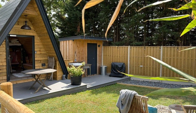 Dog-Friendly Woodland Hideaway: A Quirky, Romantic Escape with Hot Tub