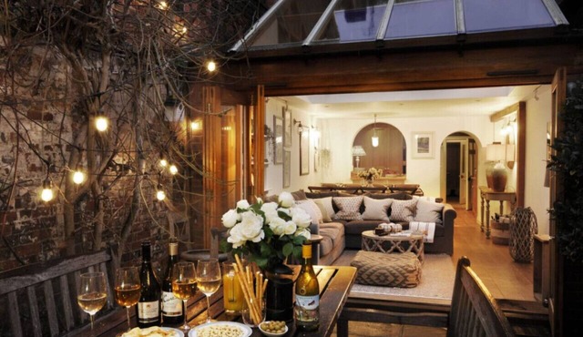 Dolls House - Luxury Townhouse