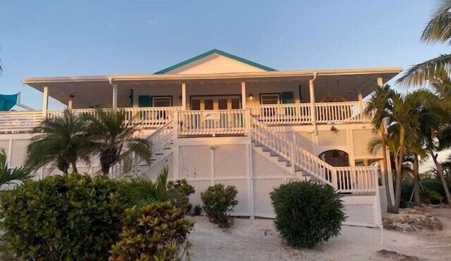 Donald Seas - Seaside Retreat with Breathtaking Views of White Sound & Dock