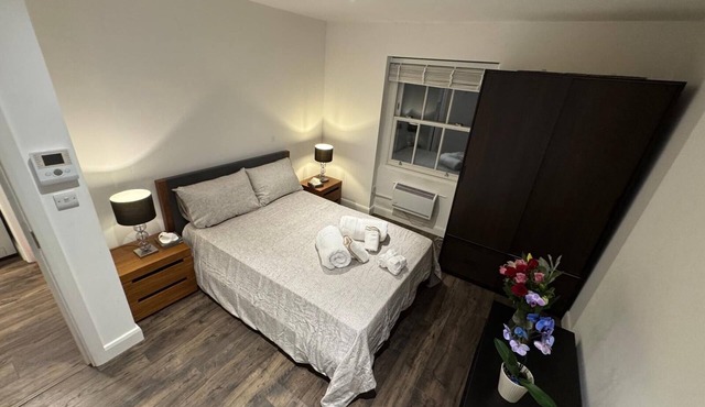 Double Bed En-Suite Room with Shared Kitchen, 20 min to King Cross Station Room4