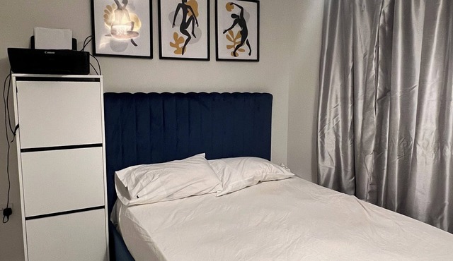 Double room in Luxury new flat. 1min to bus stop & grocery store!