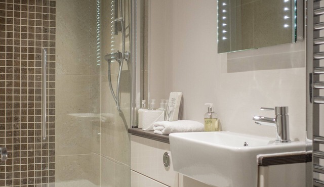 Double Room with shared bathroom and Kitchen