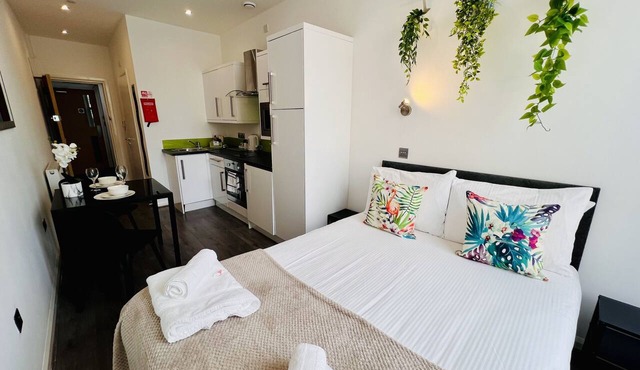Double Studio with private En-Suite shower room