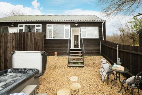 Dreamwood Retreat - Woodland Retreat with Private Hot Tub