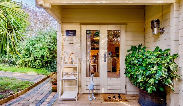 Duck Lodge B&B Luxury Log Cabin
