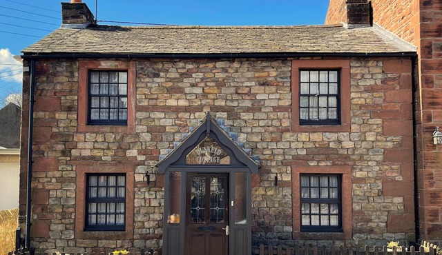 Dunkeld Cottage - ideal for touring the Lake District National Park! WiFi.