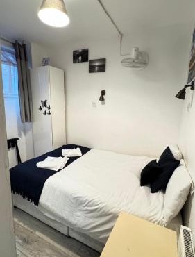 Earl's Court Rooms