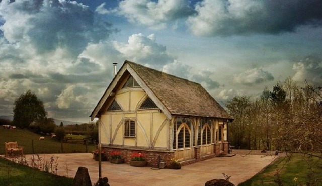 Ebony Cottage is an Escape from the Outside World.