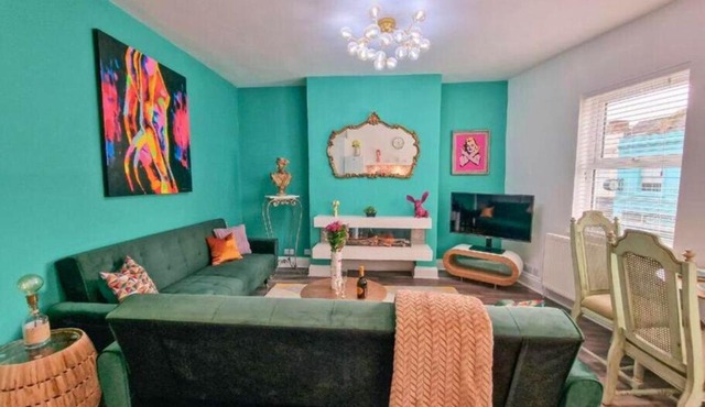 Eclectic 1BD in the Heart of Cheltenham!