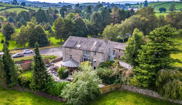 EDEN MILL, MILLERS BECK, pet friendly, with hot tub in Kendal