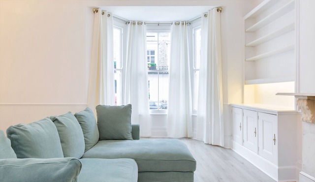 Elegant 2 bedrooms apt in Chelsea with patio