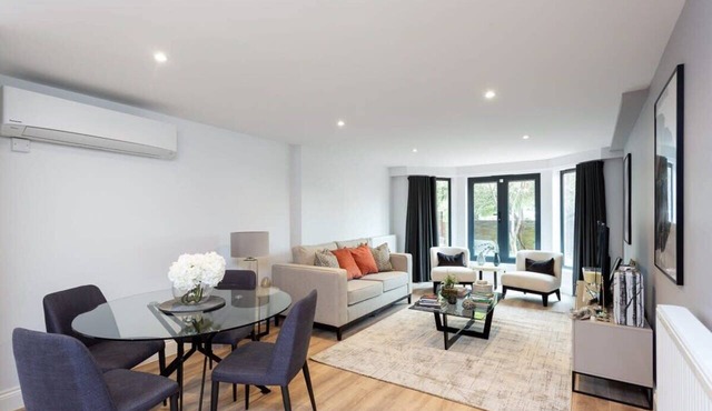 Elegant 2BD Apartment in Earls Court
