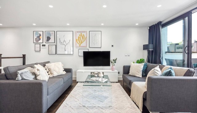 Elegant 2BR Penthouse Terrace in Soho