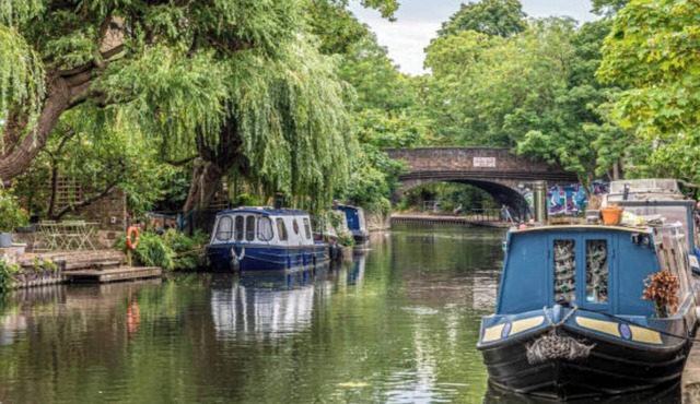 Elegant 4-Bedroom Home near Little Venice Central London Getaway with Parking