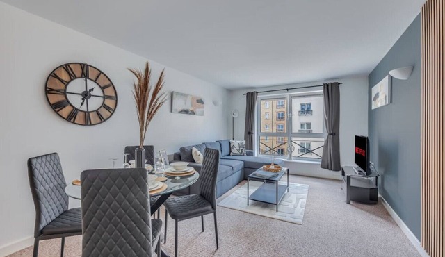 Elegant Apartment in City Centre Fast Wifi Smart TV Access to Communal Gym