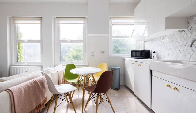 Elegant apartment in Kensington Olympia (available for LONGER LETS)