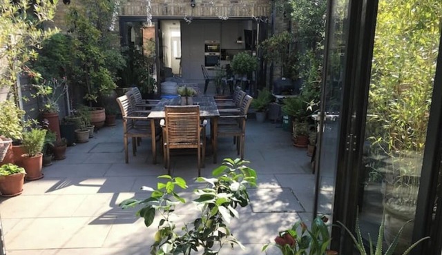 Elegant Garden Flat - Raynes Park