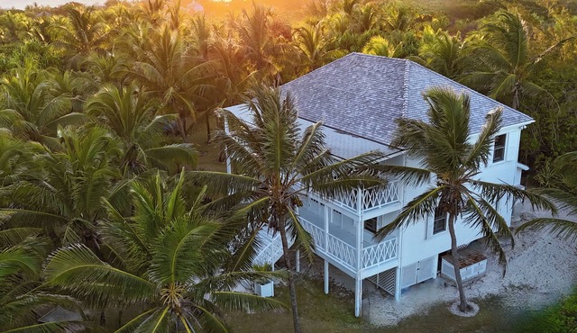 Elegant Garden Oasis, Private Path to Harbour Island's Legendary Pink Sands