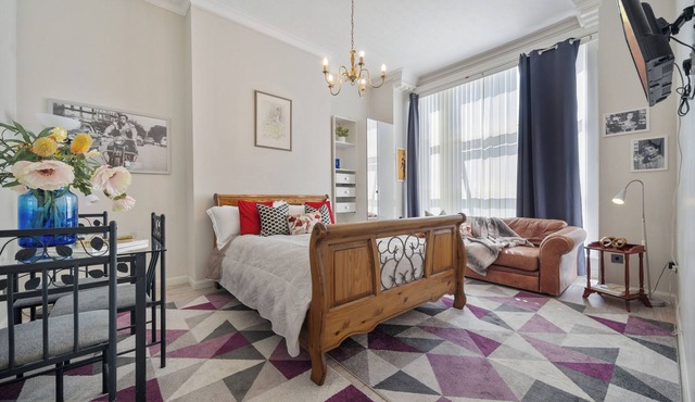 Elegant Modern Studio in the Heart of Ealing