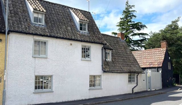 Elegant oak beamed house in pretty Buckden Village