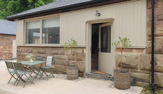 ELM COTTAGE - FOLD YARDS, family friendly in Alderwasley