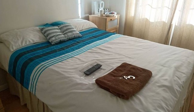 En suite shower room Double room with 1 double deyr