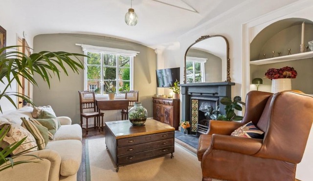 Enchanting One-Bedroom Cottage Hideaway in Windsor - By Tempstay